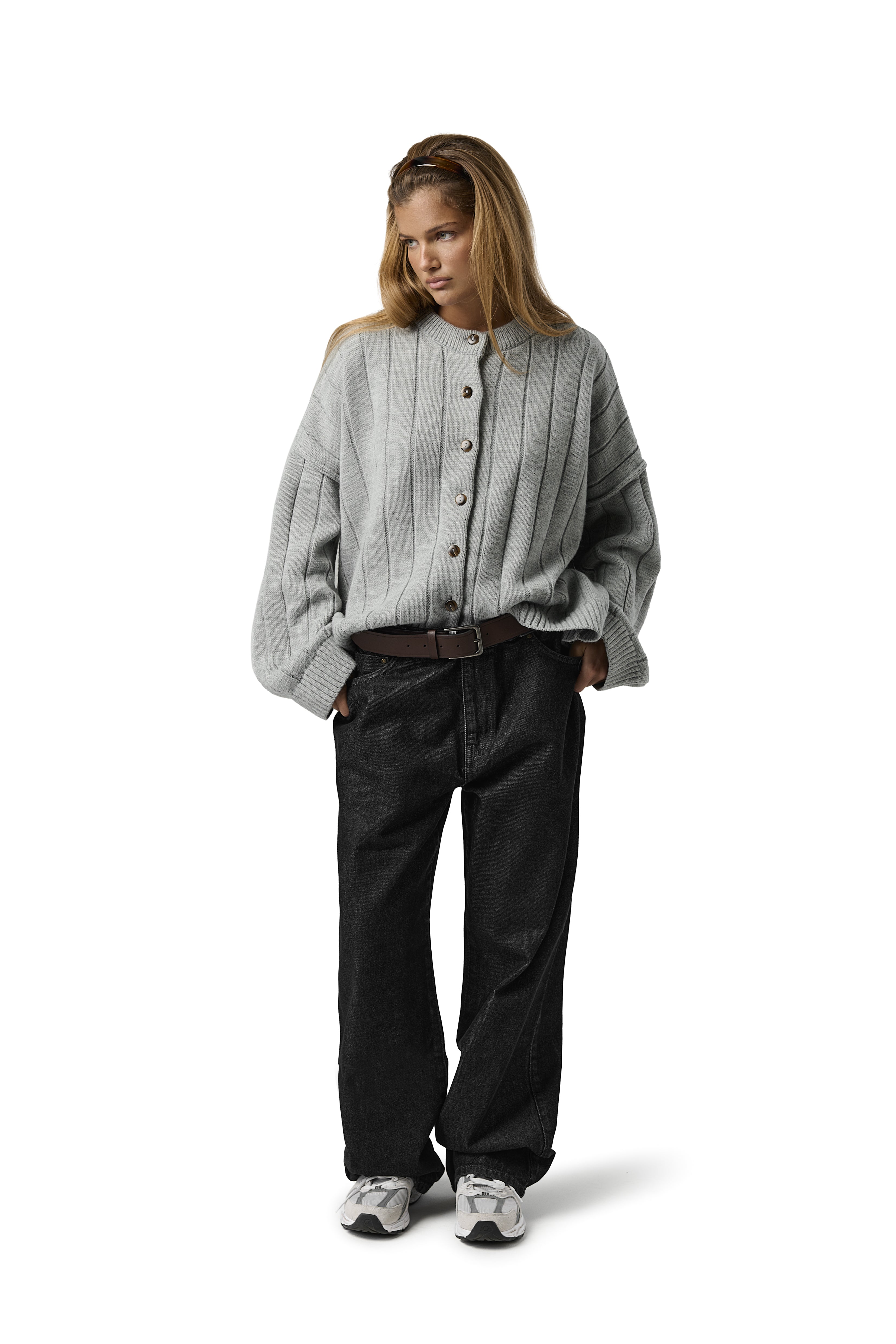 Model Elise is 5'6.5" and wears a size S.